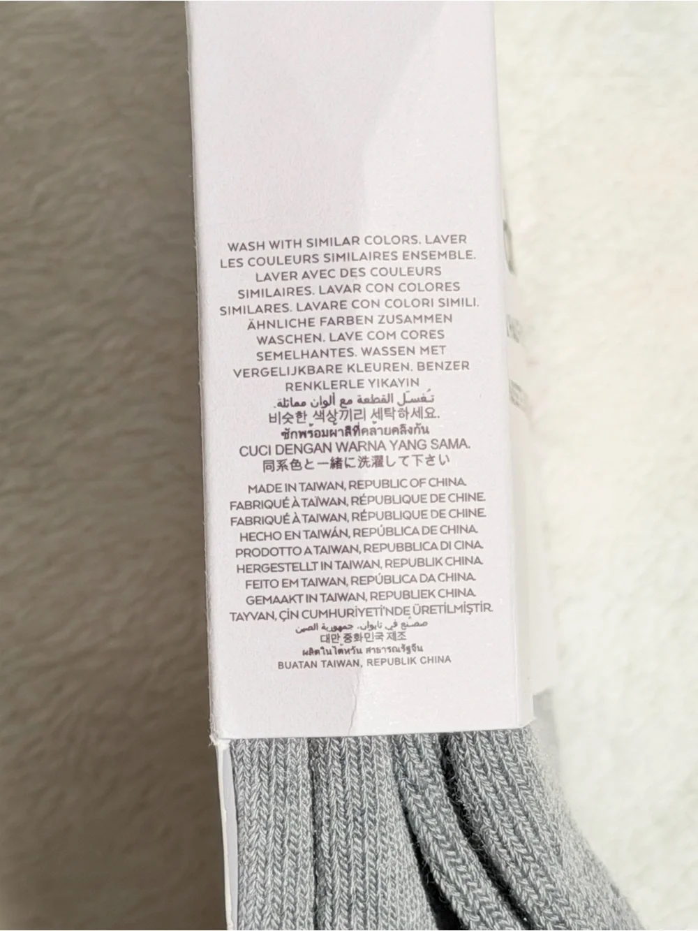 ALO Yoga Men's Unisex Half-Crew Socks in Light Gray with White Logo